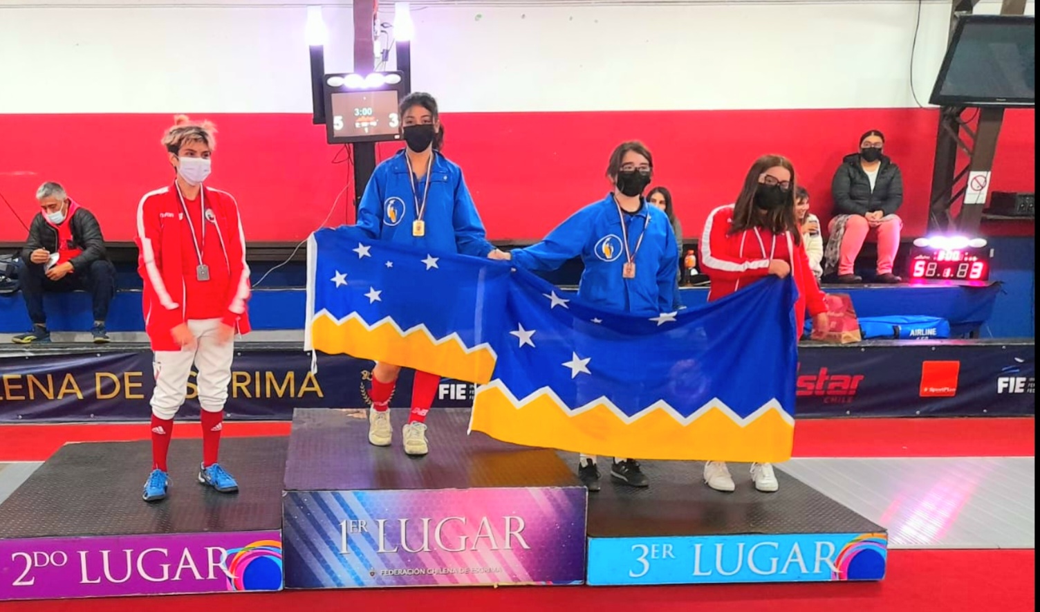 Esgrimistas de Magallanes nuevamente vuelven triunfales | Participaron en 2° torneo nacional de esgrima realizado en las pistas de la Federación Chilena de Esgrima en Santiago