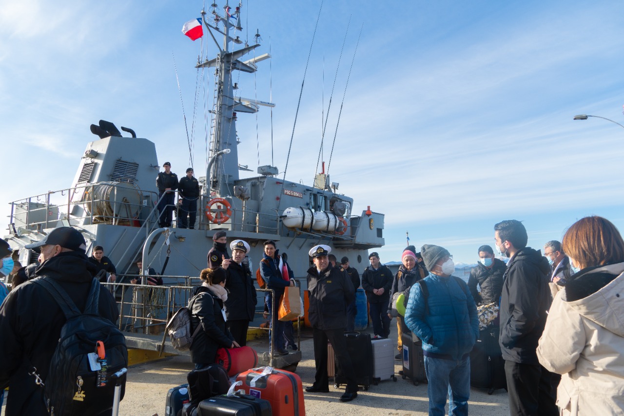 Exitoso operativo conjunto de Fundación ACRUX y Servicio de Salud apoyó en la reducción de listas de espera en Magallanes | Con el apoyo logístico de la Armada en Puerto Natales, Porvenir y Puerto Williams