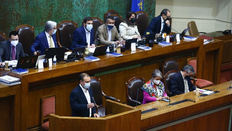 Ingreso mínimo subirá a $380 mil este mes y a $400 mil al 1 de agosto | Habrá también un aporte mensual a la canasta básica y un subsidio a las mipymes