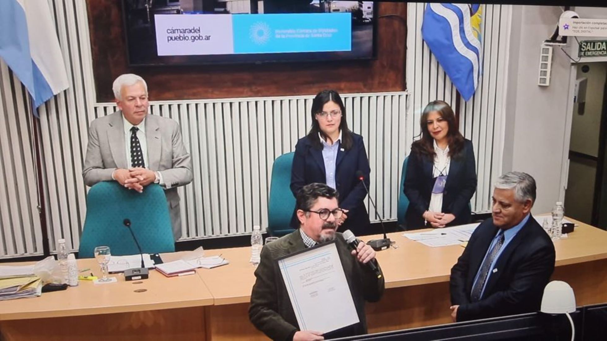 Escritor magallánico Pavel Oyarzún fue galardonado por la Cámara de Diputados de Santa Cruz (Argentina)