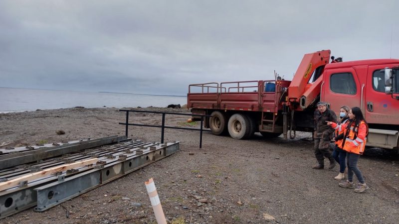 Seremi MOP inspecciona camino hacia Punta Prat y anuncia proyecto para mejorar camino y reemplazar puentes