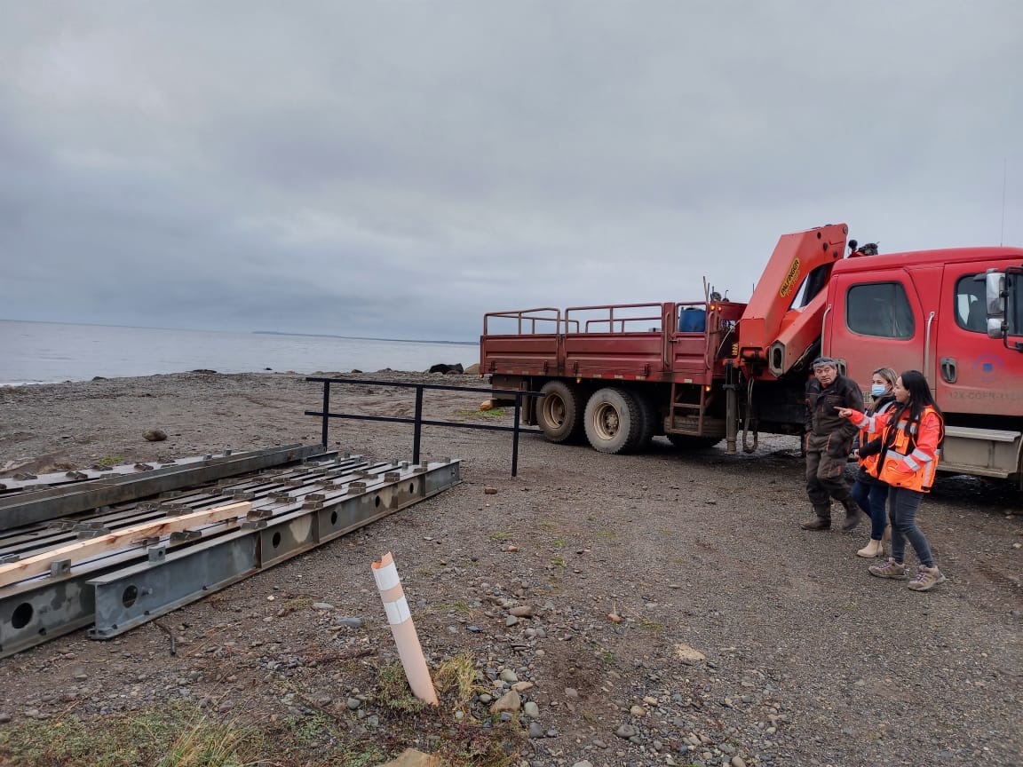 Seremi MOP inspecciona camino hacia Punta Prat y anuncia proyecto para mejorar camino y reemplazar puentes