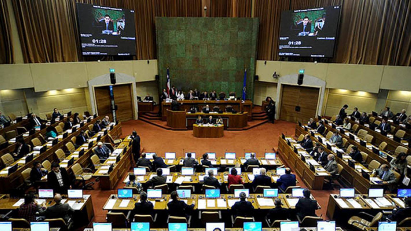 Aprobado en la Cámara de Diputados nuevo salario mínimo y subvención a pequeñas y medianas empresas | Norma será promulgada por el Presidente Boric