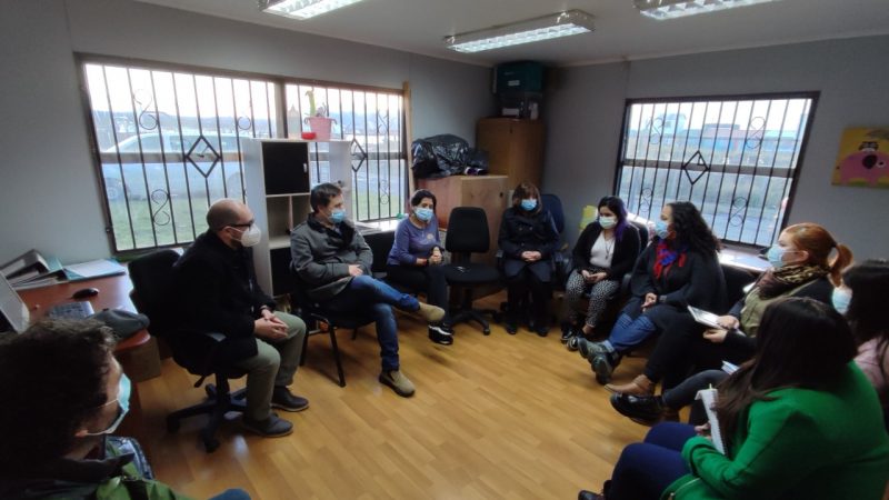 SEREMI de Desarrollo y Delegada Provincial en reunión de trabajo en Residencia de Vida Familiar para Adolescentes en  Puerto Natales