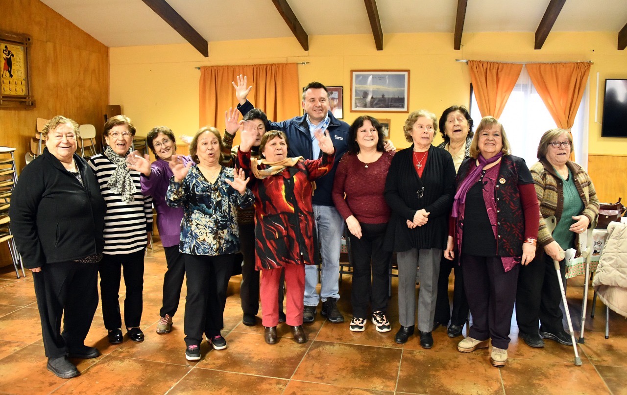 Municipio comenzó la entrega de insumos básicos a los clubes de adulto mayor de Punta Arenas