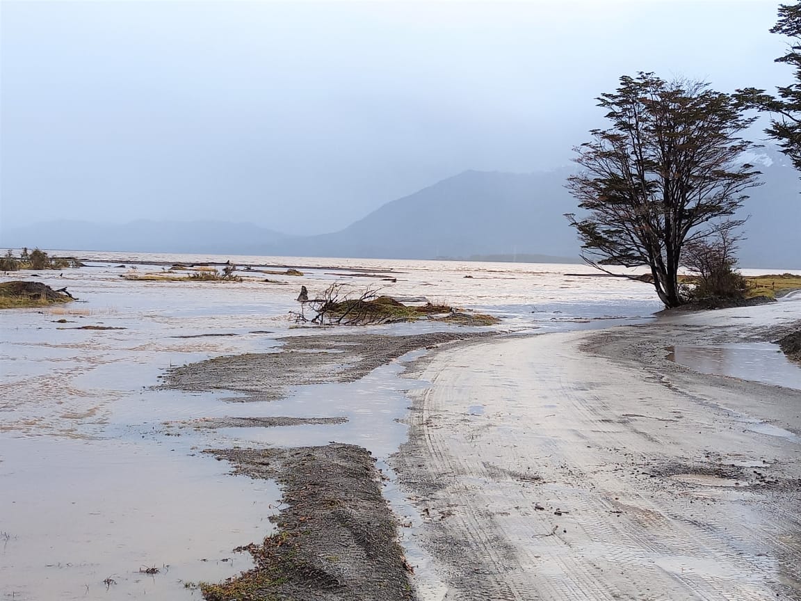 Tras intensas lluvias en Provincia de Última Esperanza, MOP inspecciona en terreno crecida del Río Primero y recorre junto a residentes Seno Obstrucción