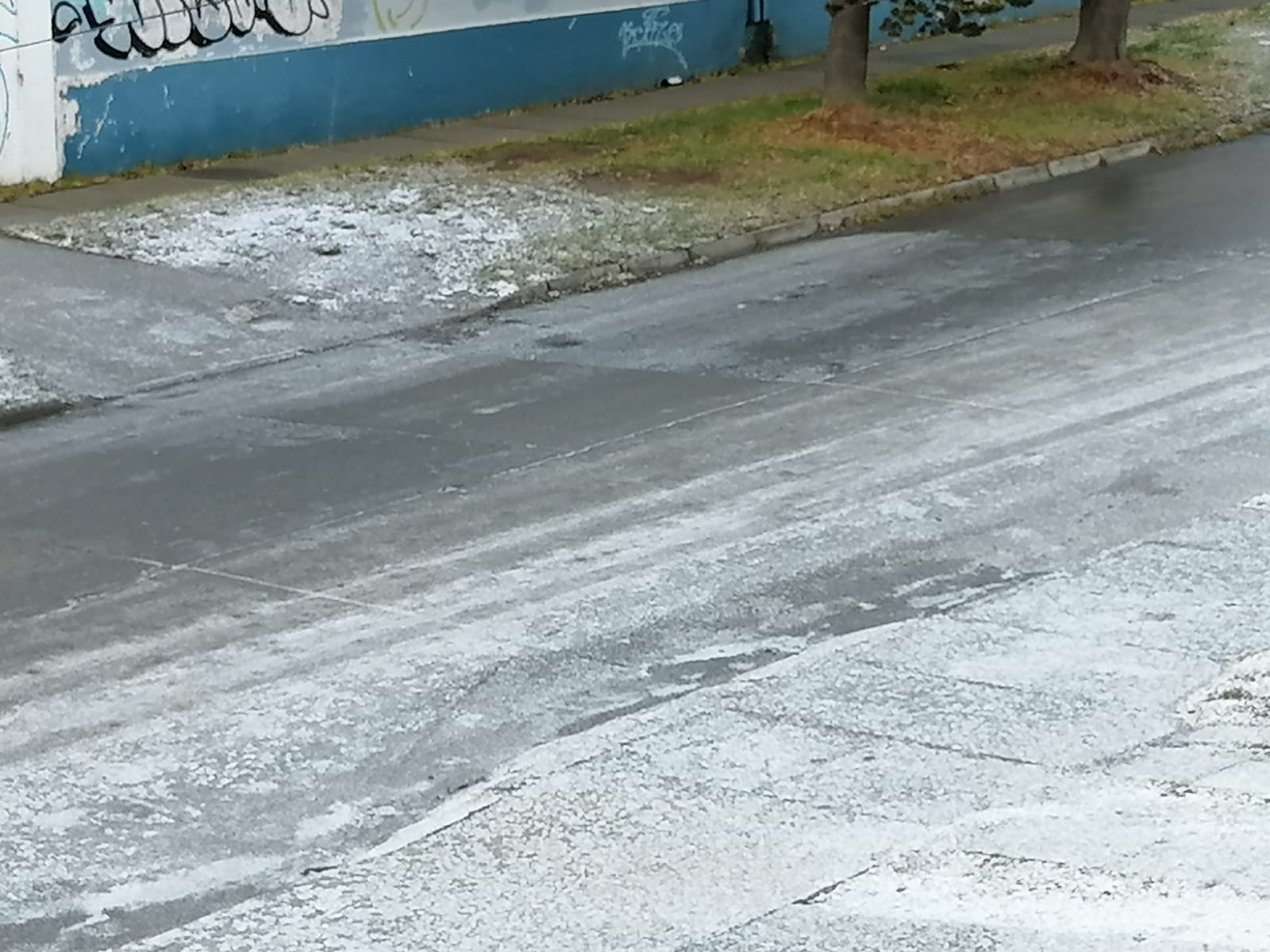 La delicada trampa de la escarcha en las calles de Magallanes