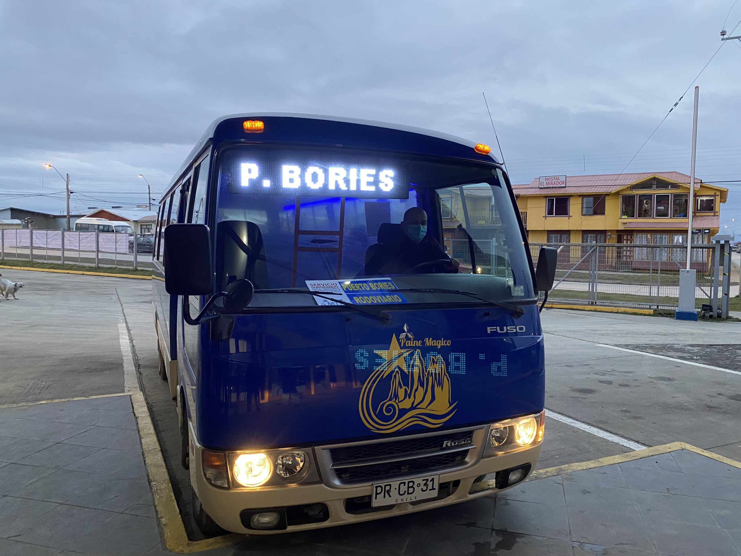 Servicio de transporte terrestre que une Natales con Puerto Bories extiende recorrido a sede provincial de la UMAG | Gestión del SEREMI de Transporte Rodrigo Hernández