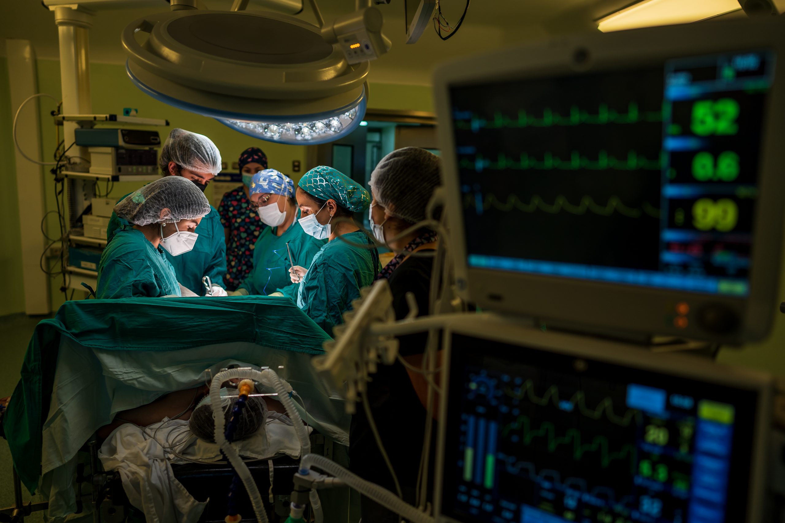 Colegio Médico Magallanes realizó cirugías en Punta Arenas para contribuir a acortar brechas en listas de espera | Esperan replicar esta iniciativa en hospitales de Puerto Natales y Porvenir