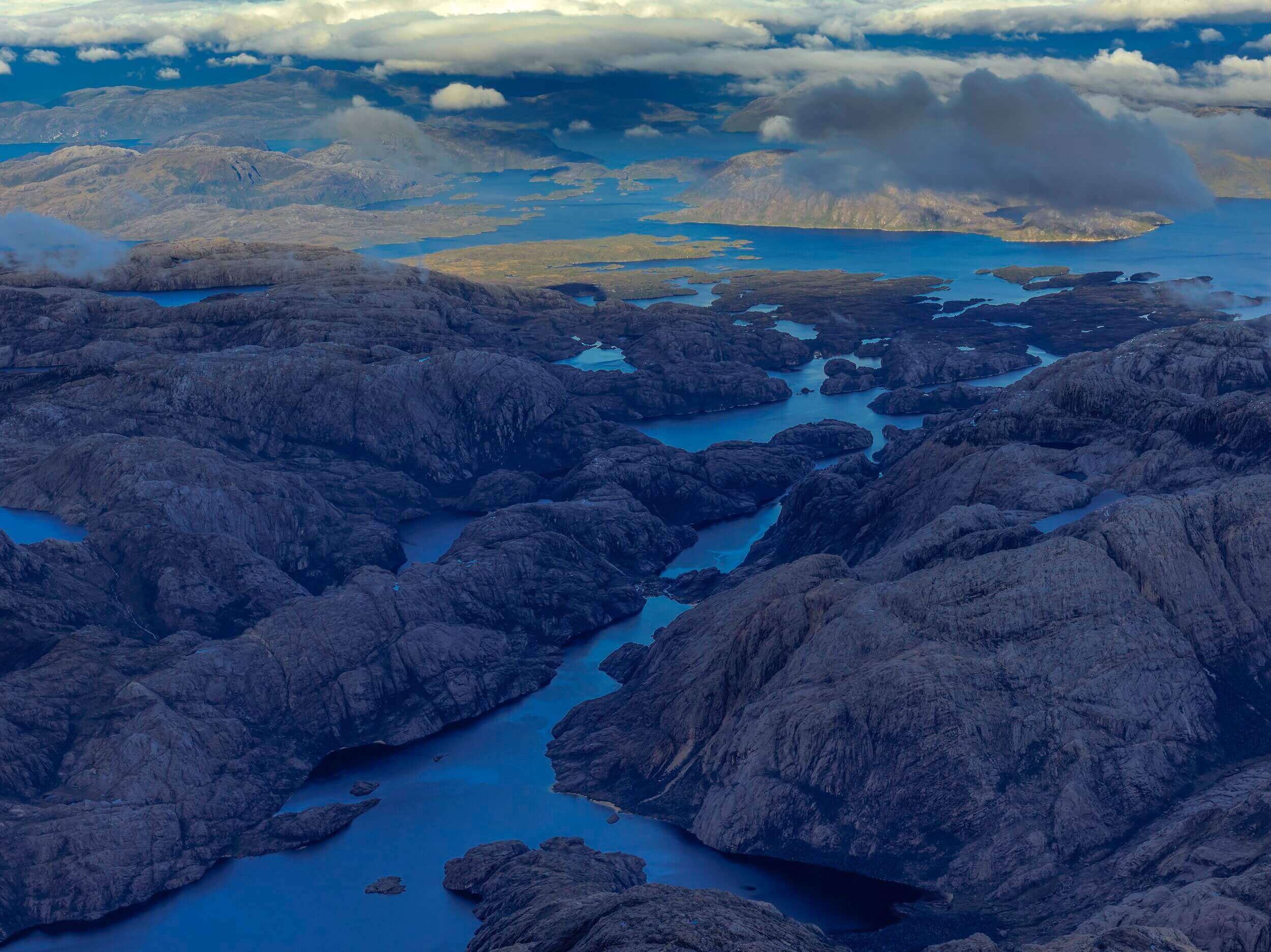 En el Día Mundial de los Océanos |  Greenpeace promueve rechazo a proyecto Dominga y alerta frente a actividad de salmoneras en Parque Nacional Kawésqar en Magallanes