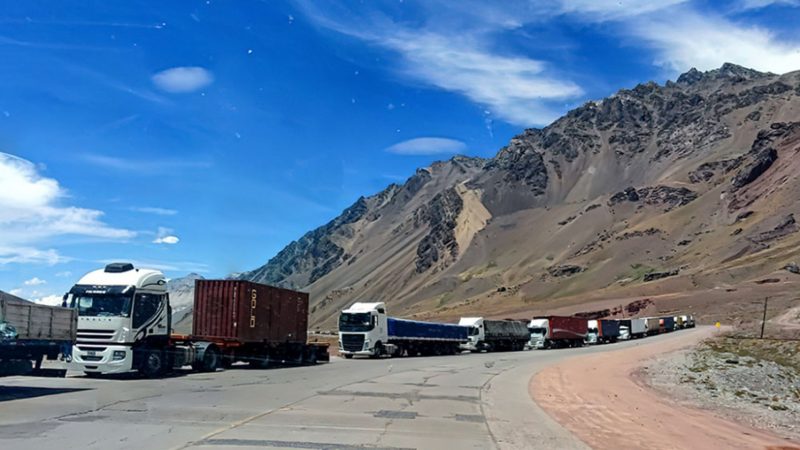 Transportistas chilenos reclaman eventual aplicación de tarifas diferenciadas a extranjeros en Argentina | Camioneros de Magallanes se quejan de competencia desleal e incumplimiento del ATIT