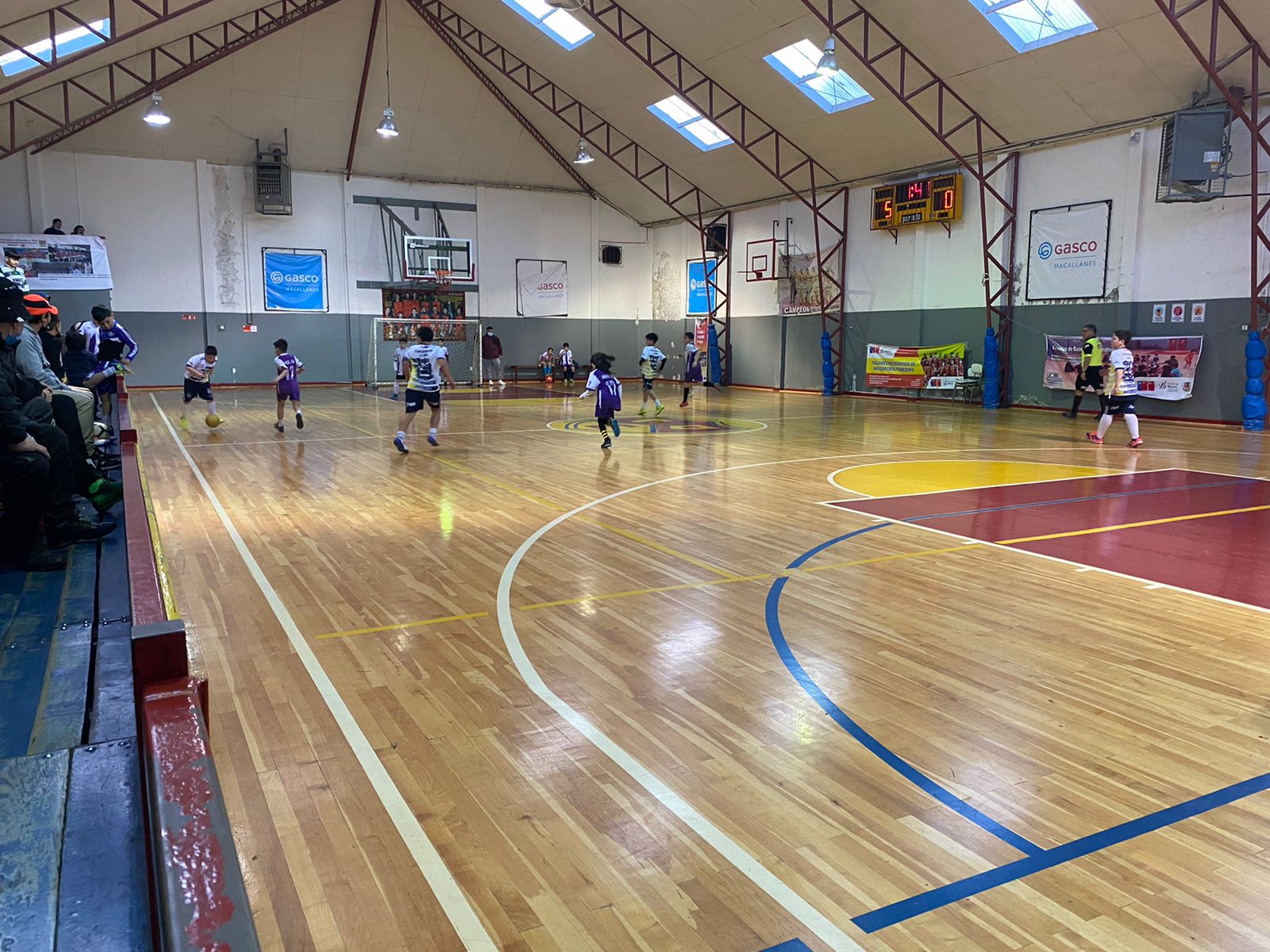 Rama de fútbol de CD Español de Punta Arenas vuelve a la actividad con campeonato de escuelitas