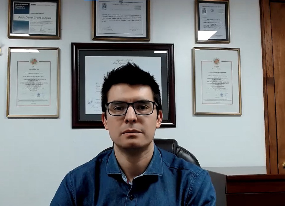 Abogado presenta denuncia a Sernac por cobro indebido por servicios no contratados de Empresa de Telefonía Hogar.