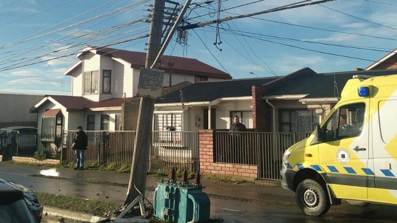 182 clientes de EDELMAG sin luz, producto de choque en poste de media tensión en sector poniente de Punta Arenas
