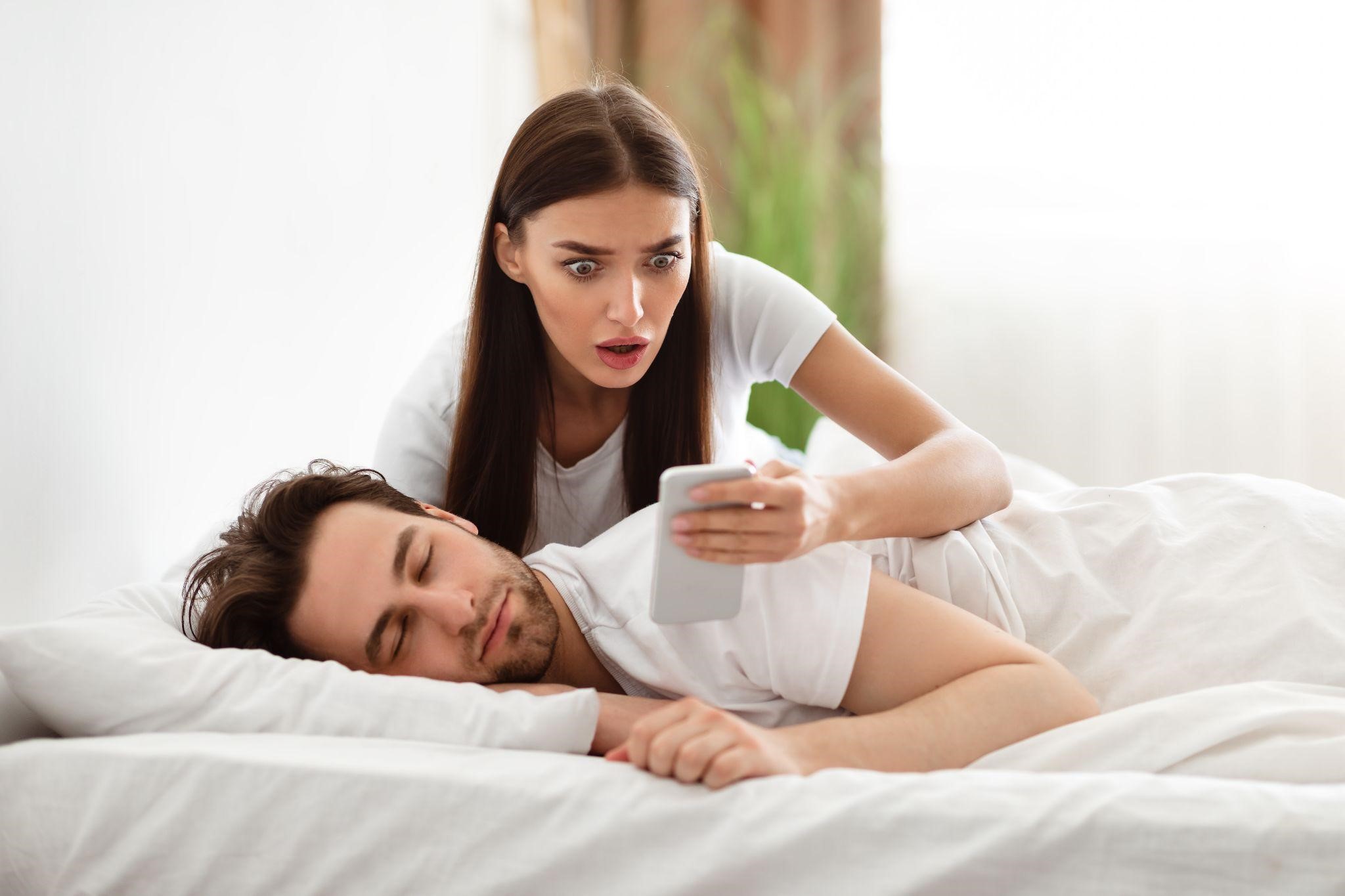 Mi novio me engaña: cómo puedo tener pruebas de ello