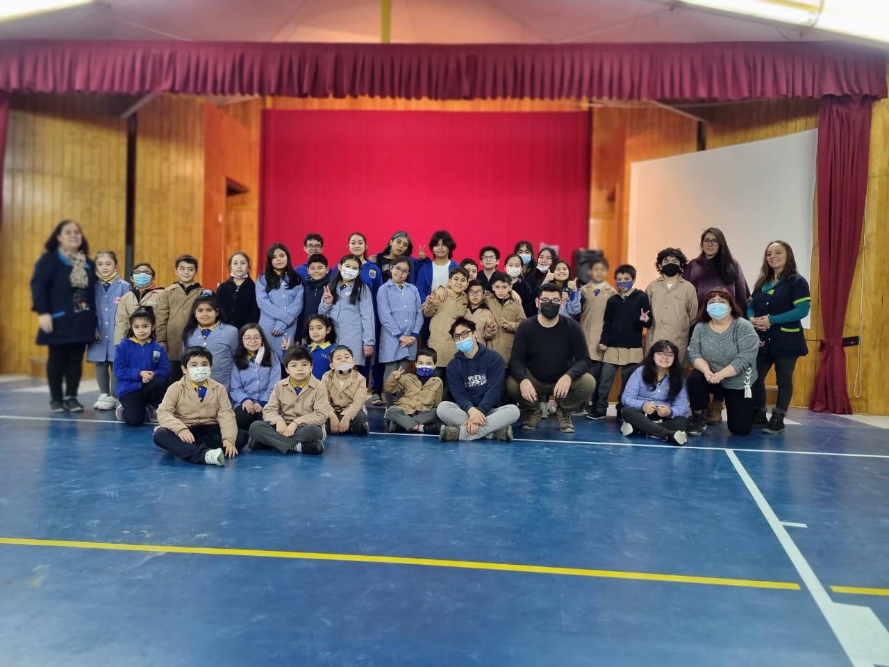 Por primera vez, PAR Explora Magallanes realizó talleres a docentes y estudiantes en la Escuela Puerto Harris, ubicada en Isla Dawson
