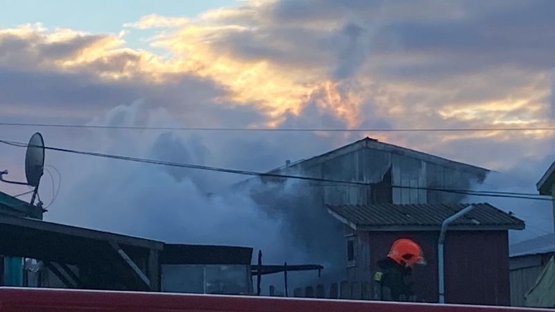 Incendio en el barrio 18 de septiembre  de Punta Arenas dejó tres viviendas destruidas