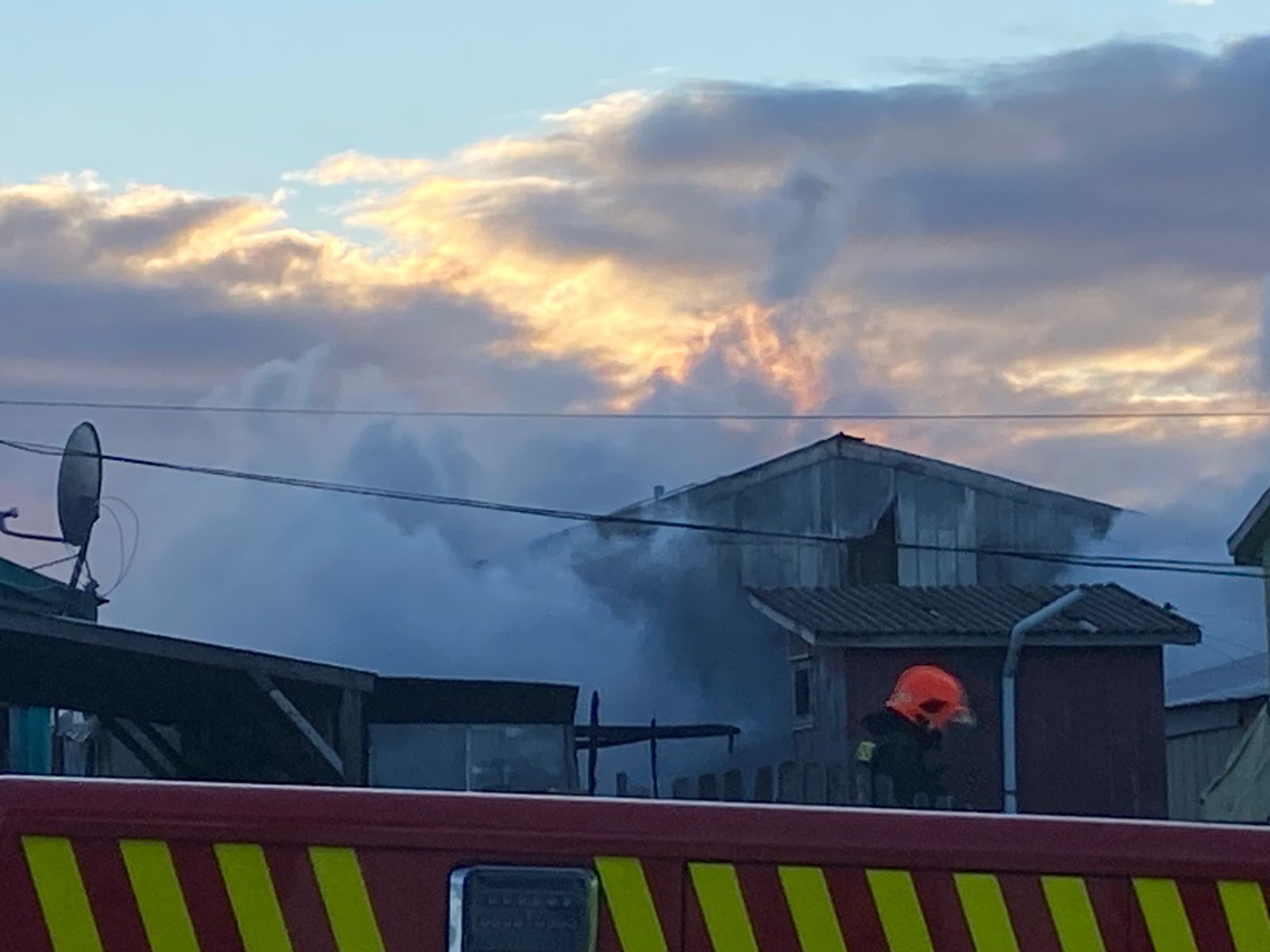 Incendio en el barrio 18 de septiembre de Punta Arenas dejó tres viviendas destruidas