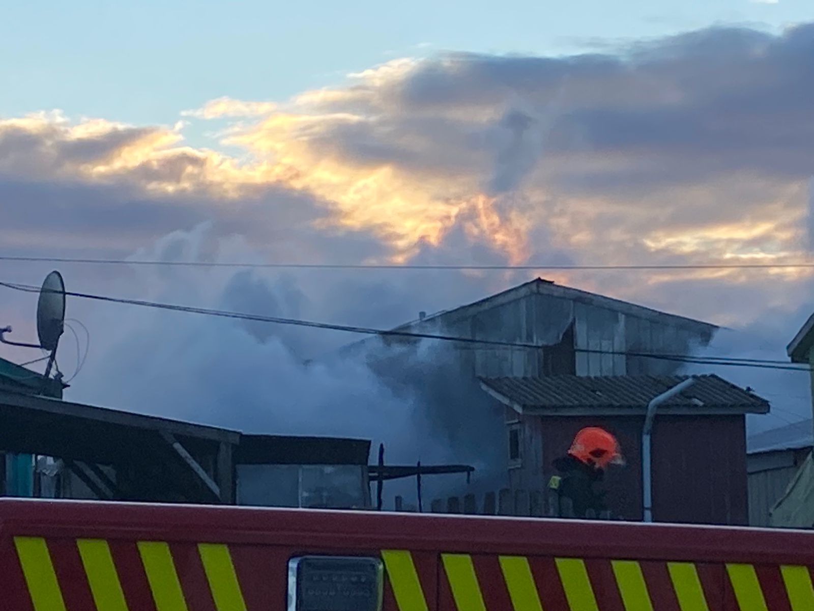 Incendio en el barrio 18 de septiembre  de Punta Arenas dejó tres viviendas destruidas