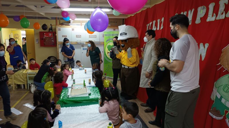 En el jardín infantil “Magallanes” se celebraron los 46 años de vida de Forestín