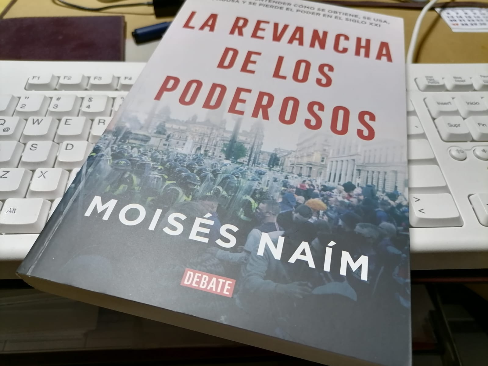 La revancha de los poderosos y las amenazas a la democracia | Lecturas y libros