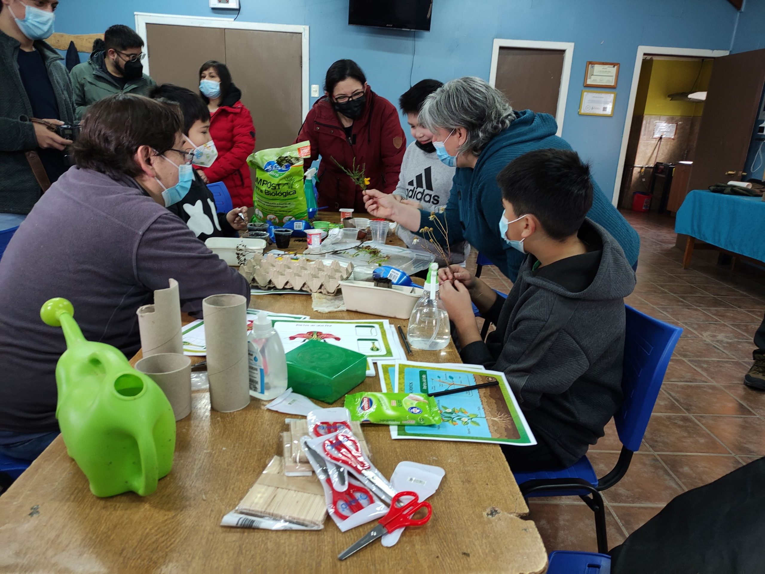 PAR Explora Magallanes dictó taller “Aprendiendo a sembrar” a niños y niñas en el sector Archipiélago de Chiloé