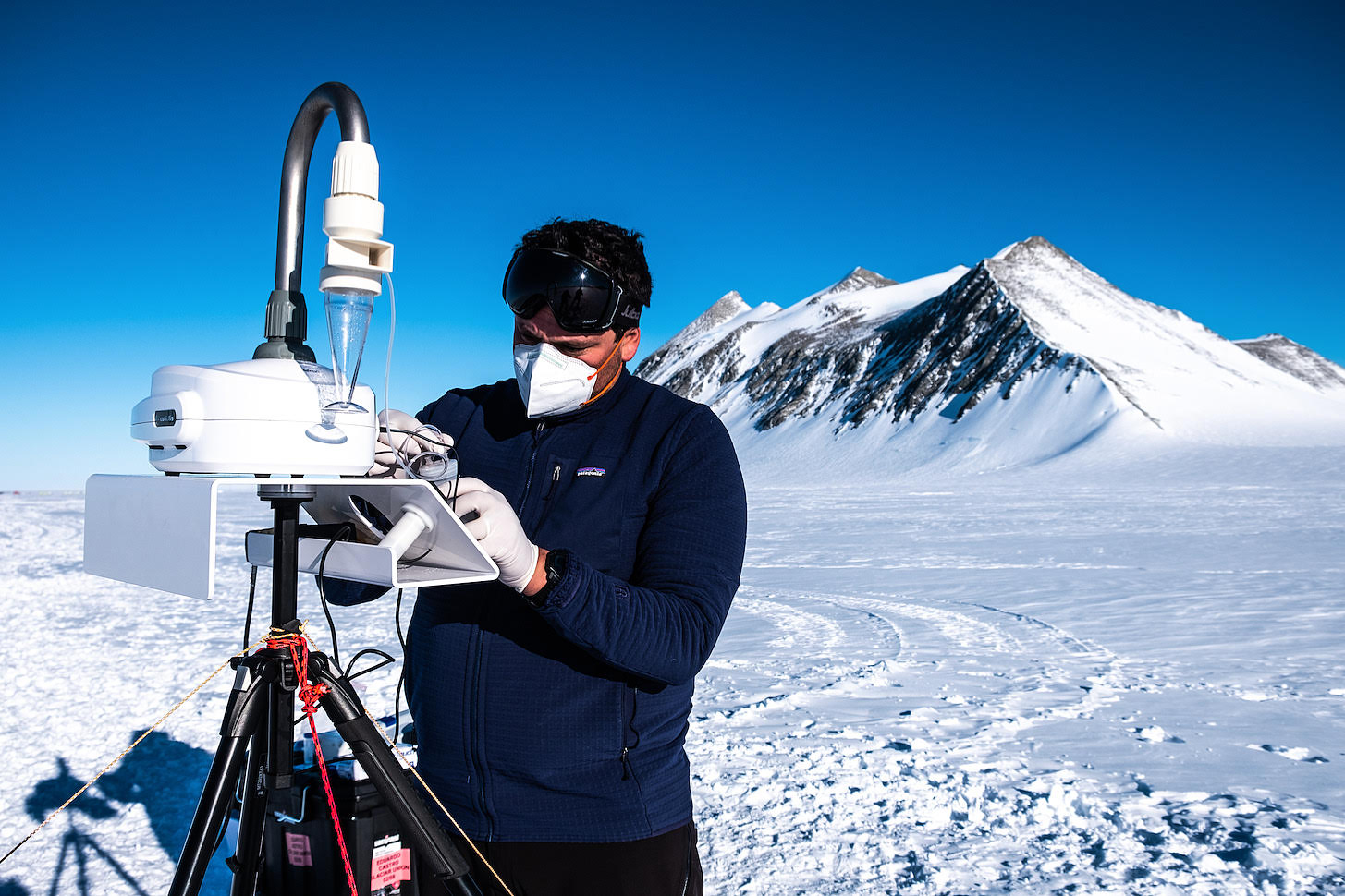 ¿Cómo llegan los virus y la contaminación a la Antártica por vía aérea? | El aire circulante es un factor clave en la llegada de contaminantes orgánicos persistentes (COP) al continente blanco