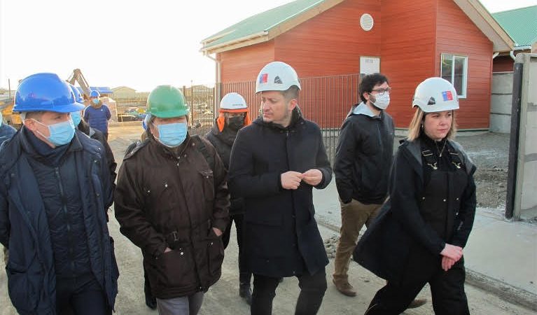 Vecinos y autoridades visitaron avance de obras de proyecto “Lomas del Baquedano III” en Porvenir