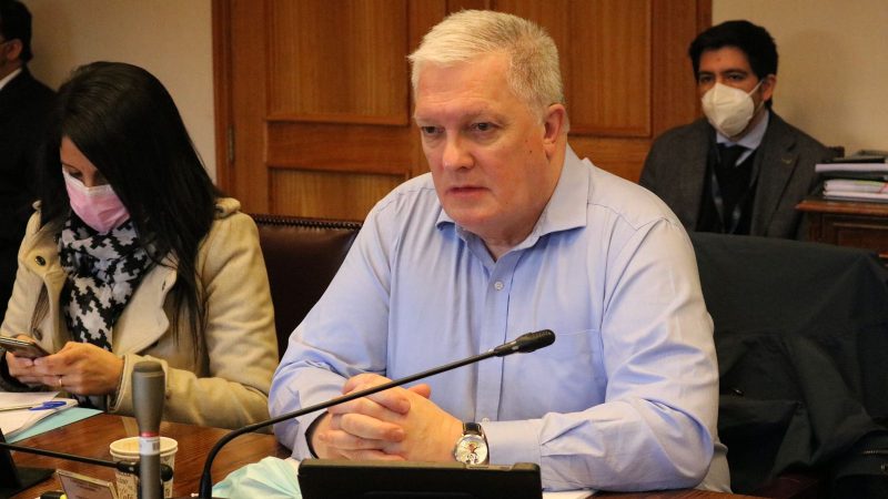 Senador Kusanovic propone frenar las evasiones aumentando sanciones a quienes no paguen la tarifa del transporte público