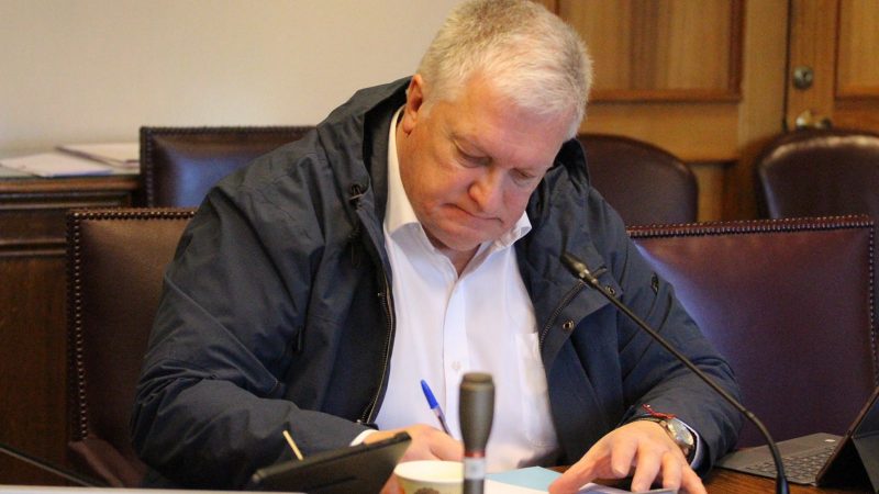 Senador Kusanovic pidió a Banco Estado ampliar sucursal en Puerto Natales