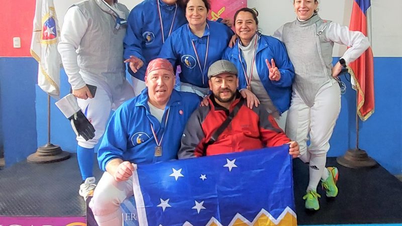Orgullo Magallánico, adultos “Dirigentes, madres y padres” de esgrimistas, participan de Torneo Nacional de Esgrima en Santiago