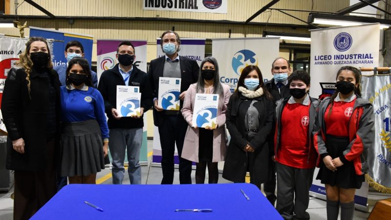 Municipalidad de Punta Arenas y HIF Chile firman acuerdo de colaboración para preparar a nuevas generaciones para la industria de los eCombustibles