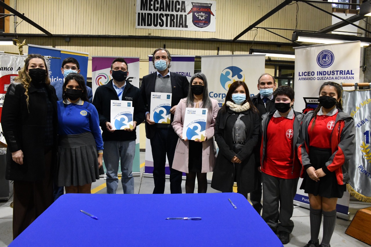 Municipalidad de Punta Arenas y HIF Chile firman acuerdo de colaboración para preparar a nuevas generaciones para la industria de los eCombustibles