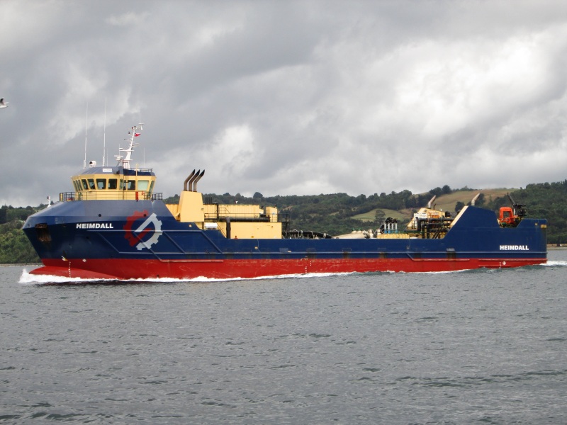 Armada de Chile desplegó amplio operativo ante varada de nave en cercanías de Isla Tamar