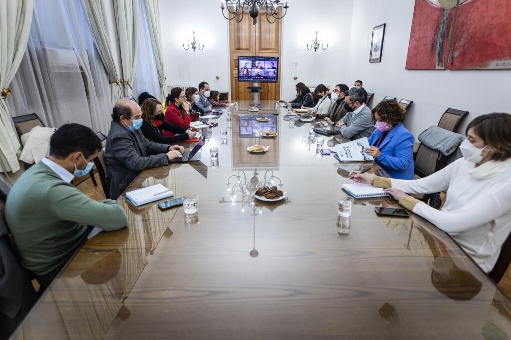 Académico Egon Montecinos se reúne con SUBDERE sobre proceso de descentralización