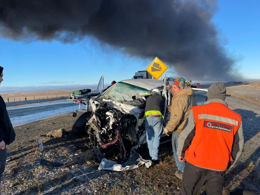 Colisión frontal entre camión y camioneta deja dos lesionados en Ruta 257 en Tierra del Fuego