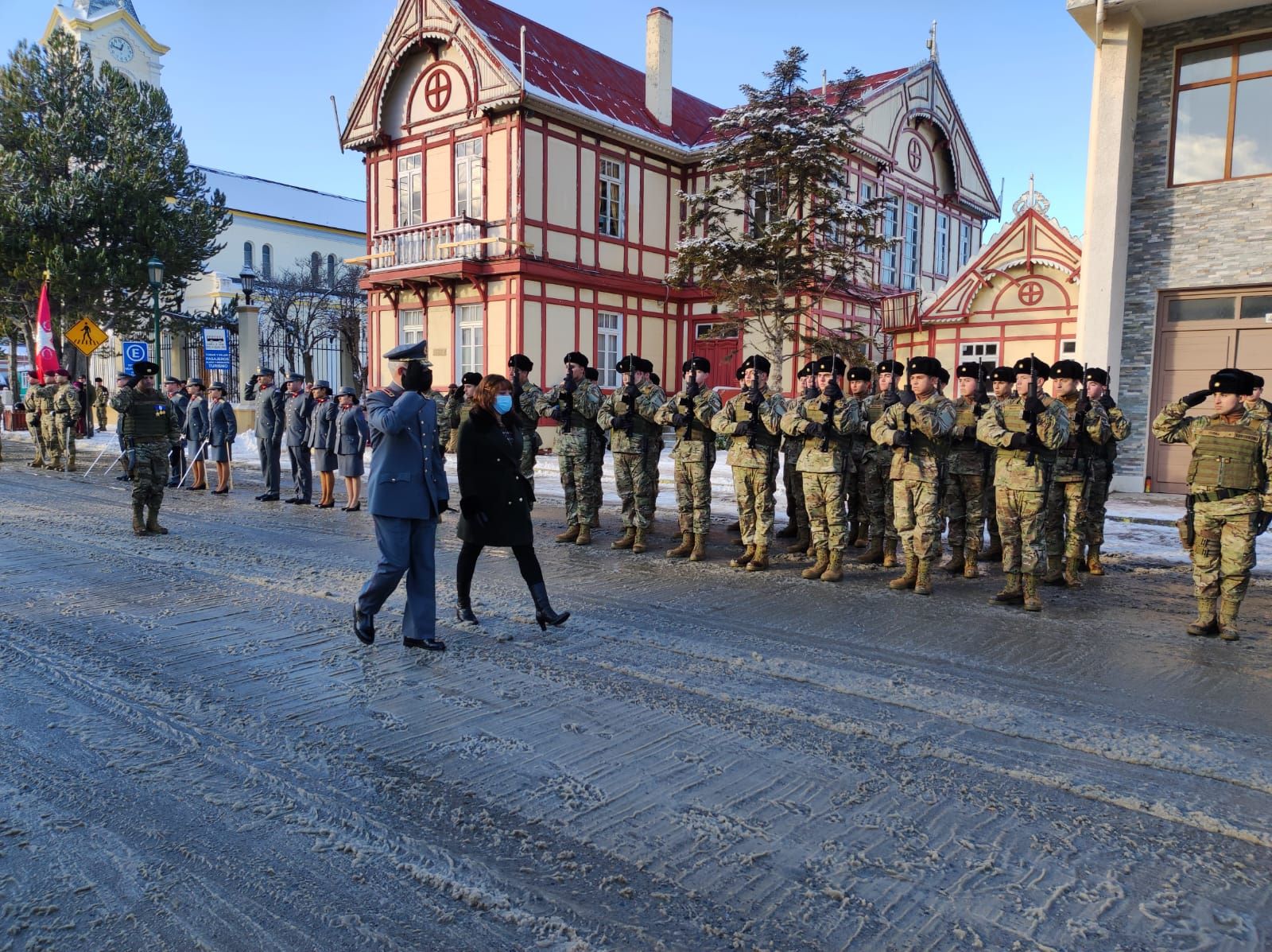 Se efectuó en Puerto Natales ceremonia de Juramento a la Bandera encabezada por Delegada Presidencial Romina Alvarez