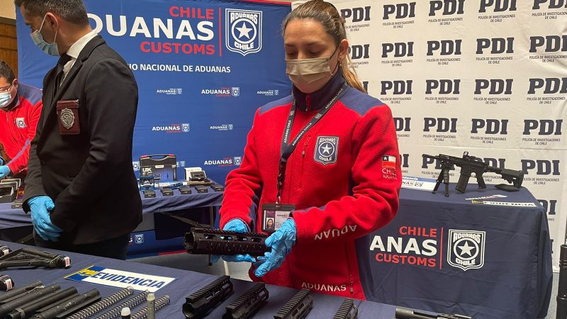 Análisis de inteligencia de Aduanas de Chile permite encontrar nueva ruta para ingreso de partes de armas y otros ilícitos