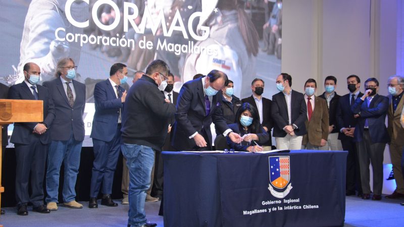 Presidente del Sindicato de Trabajadores de Enap firmó acta de constitución de la nueva Corporación de Magallanes, CORMAG
