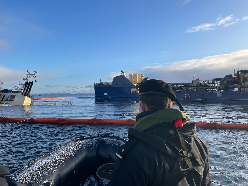 Hundimiento de nave «Heimdall» cerca de isla Tamar ha motivado intensas operaciones de trasvasije y reflotamiento