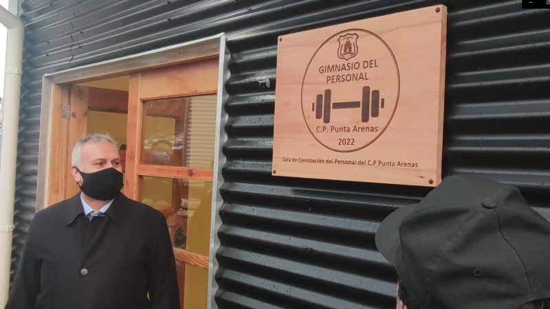 En centro penitenciario de Punta Arenas, inauguran sala de acondicionamiento físico