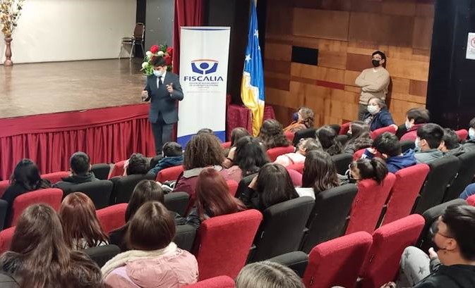 Docentes y Alumnos de Porvenir participaron de charla dictada por Fiscalía