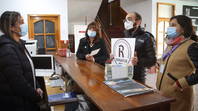 Sernatur Magallanes entrega Sello R en Puerto Natales para que turistas identifiquen la oferta formal de servicios turísticos