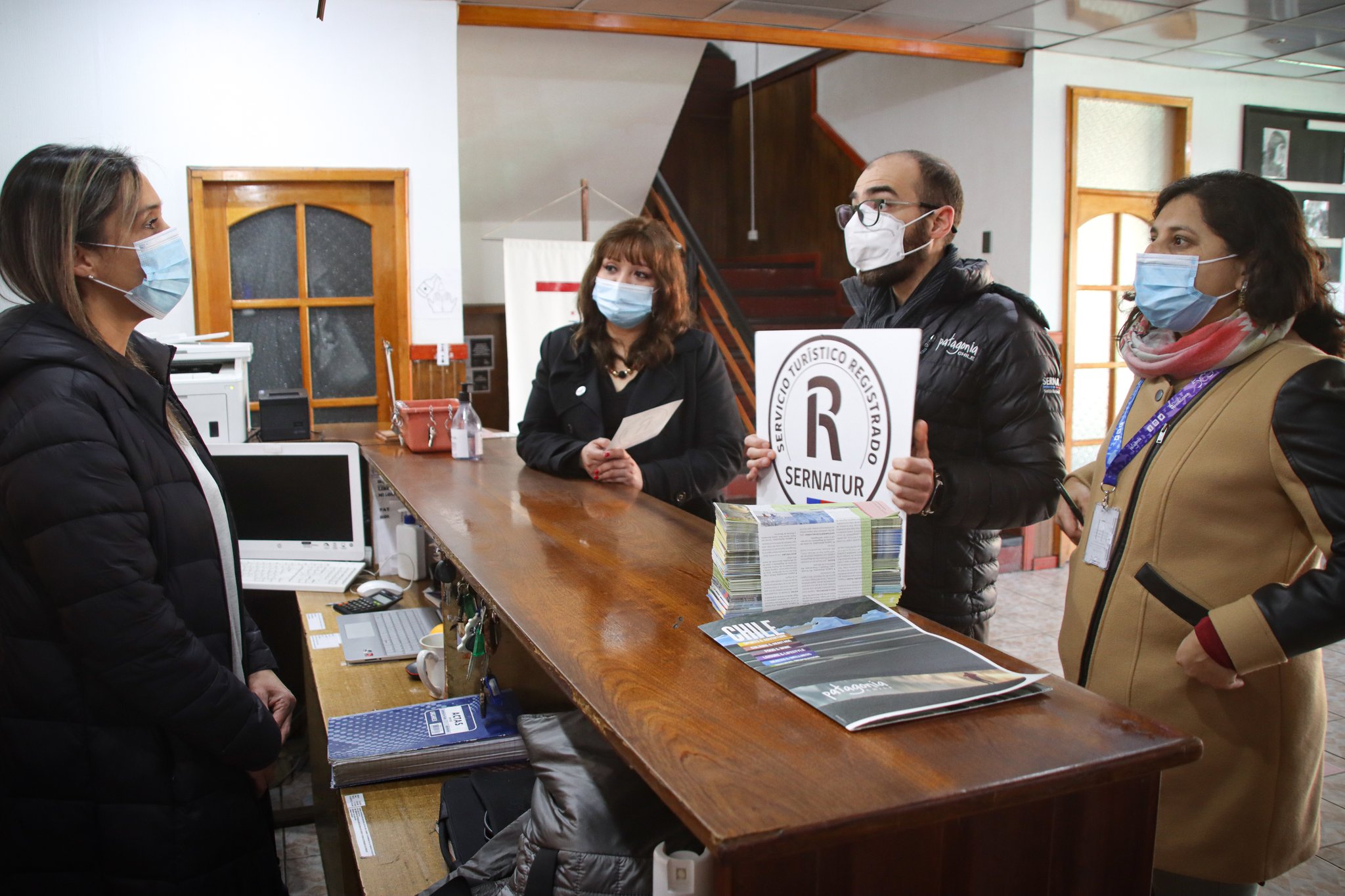 Sernatur Magallanes entrega Sello R en Puerto Natales para que turistas identifiquen la oferta formal de servicios turísticos