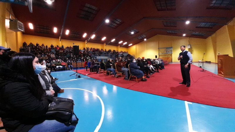Masiva Charla en Punta Arenas Apoderados y cuerpo educativo de la Escuela La Milagrosa hablaron sobre responsabilidad penal Adolescente con Fiscal Campos  