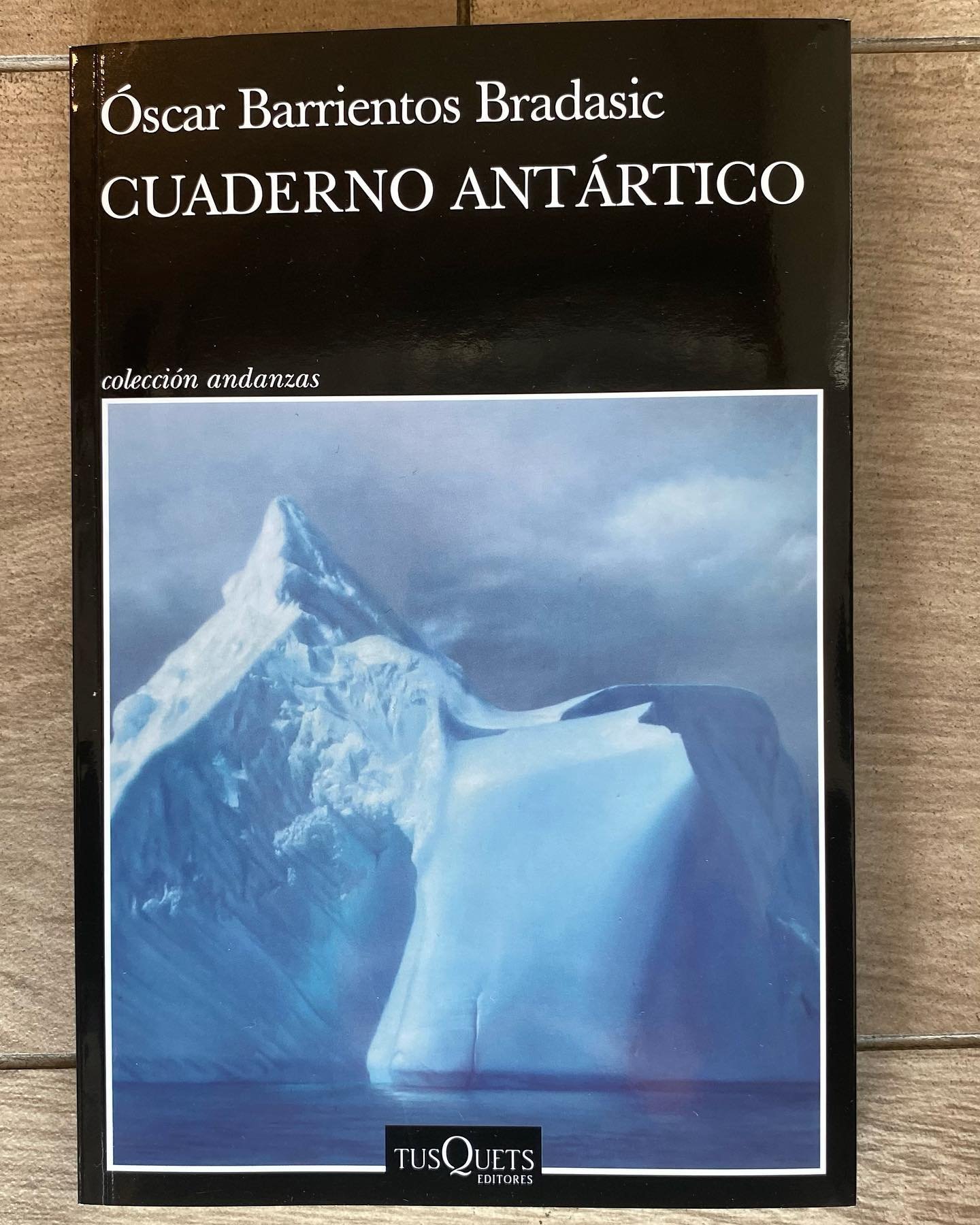 «Cuaderno Antártico» el nuevo libro del escritor magallánico Oscar Barrientos