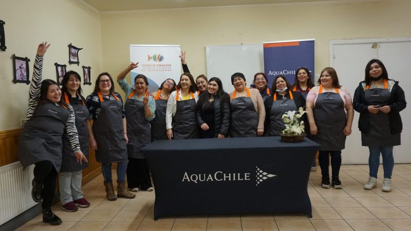 Empresa salmonera AquaChile realizó curso de formación a dirigentas de la pesca artesanal de Puerto Natales