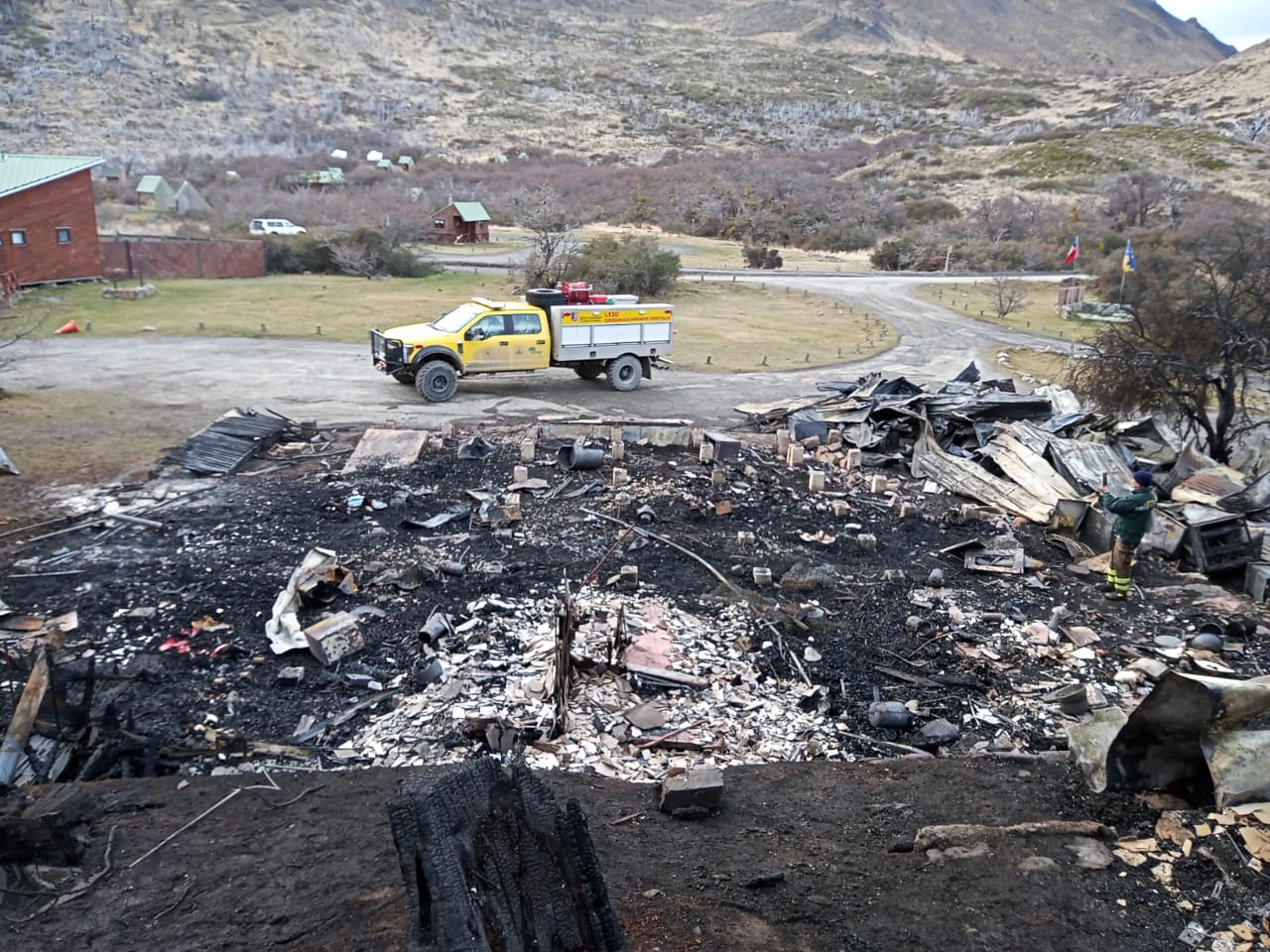 CONAF mantiene vigilancia  tras control de incendio en Camping Pehoe en Parque Nacional Torres del Paine