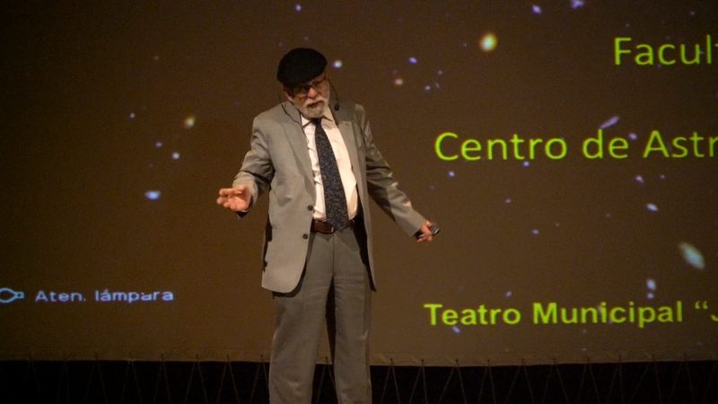 Concientizando sobre la importancia de la lectura, astrónomo José Maza abrió la Feria del Libro Dinko Pavlov