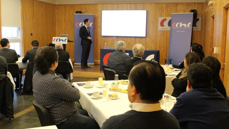 Destacado abogado dictó charla sobre Reforma Tributaria y Empresas Familiares en Punta Arenas